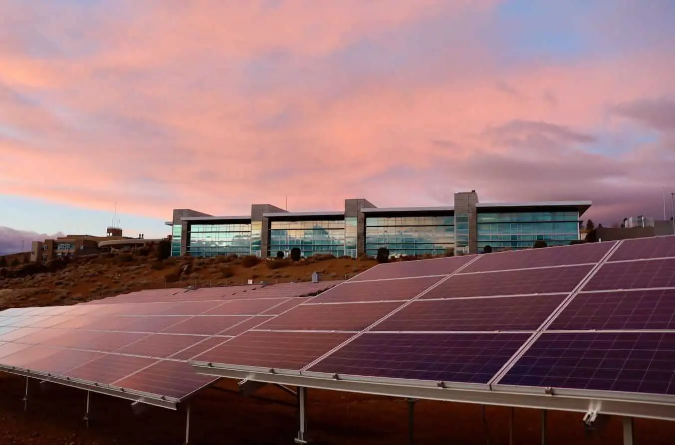 ส่องเทรนด์ 4 สถาปัตยกรรมสไตล์ไหนมาแรงปี 2023 23 solar panel kalea lift