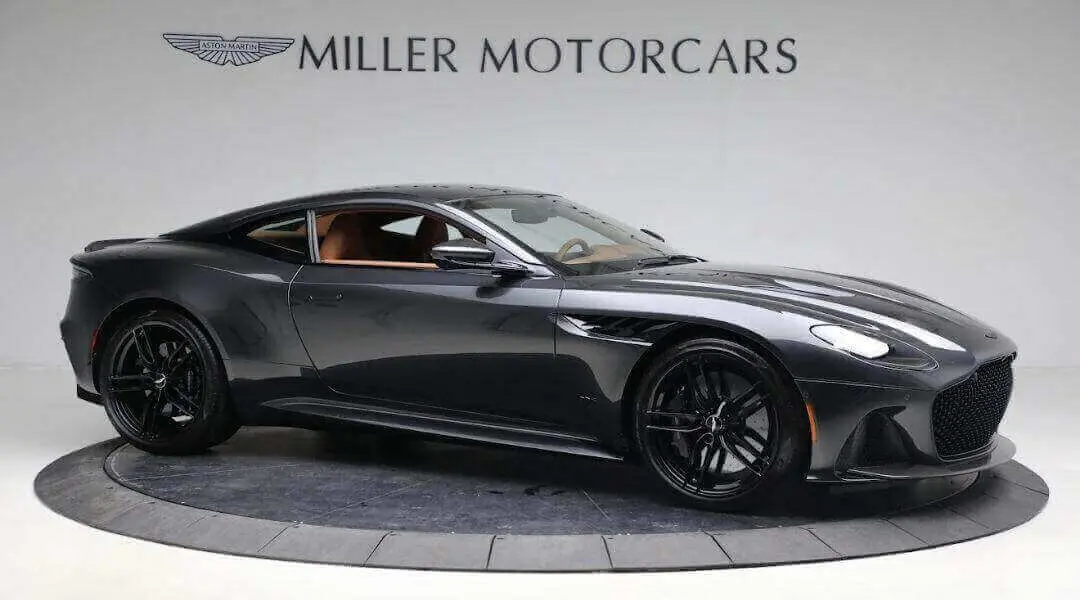 รถซุปเปอร์คาร์ รุ่น Aston Martin DBS Superleggera